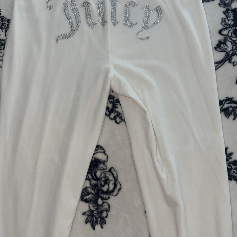 🤍Juicy Couture White Track Pants🤍 ❗️Has damaged strings❗️